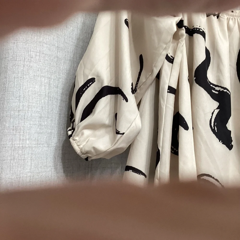 Elegant Cream and Black Women's Top - Picture 6 of 8